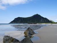 Felsen am Skagensand mit Hustinden - Lofoten